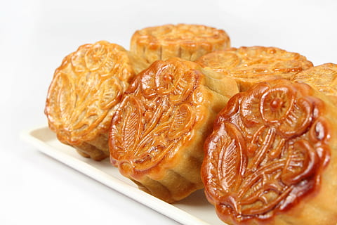 haug med mooncakes, brød, Måne kake, baking, matlaging, melet, kjøkken, mat, lag mat, ovnen, Kina, matvarer, søt, søtsaker, nydelig, Kunst, hvit bakgrunn, mat og Drikke, studio skudd, ingen folk, nærbilde, spise sunt, innendørs, søt mat, klar til å spise, friskhet, velvære, frukt, skjære ut, stilleben, skjære, matbit, tørket frukt, tallerken, tørket mat, gruppe av objekter, oransje farge, fransk mat, 5K, CC0, offentlig domene, opphavsrett gratis