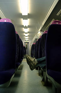 buit, tren, peu, sol, viatjar, relaxació, entreteniment, negocis, feina, passeig, fons, seient del vehicle, transport, a l'interior, passatger, avió, avió comercial, interior del vehicle, vehicle aeri, cap gent, Dins de, en fila, il·luminat, seient, manera de transport, transport públic, absència, transport per ferrocarril, equips d’il·luminació, perspectiva decreixent, viatge, passadís, tren de metro, sostre, 1080P, CC0, domini públic, lliure de regalies