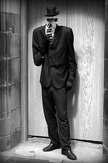 kunst, hovedløs, pantomime, dragt, stående, en person, velklædt, herrer, tøj, forfra, forretning, rigtige mennesker, formalwear, fuld længde, hanner, hænder i lommer, fuld kulør, voksen, dag, murbygningsfunktion, forretningsmand, indendørs, herretøj, 4K, CC0, offentligt domæne, royaltyfrie