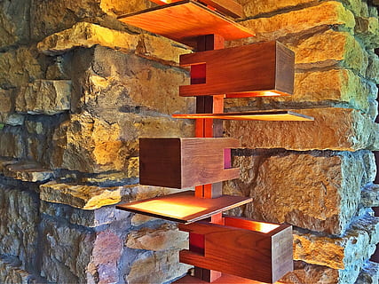 Frank Lloyd Wright, Beleuchtung, Lampe, Kunst, Taliesin, keine Leute, gebaute Struktur, die Architektur, Wandbau - Funktion, Holz - Material, mehrfarbig, Backstein, Wand, texturiert, Tag, Ziegelwand, draußen, Muster, Hintergründe, Vollbild, Nahansicht, stein material, Sonnenlicht, Wahl, Steinwand, 2K, CC0, gemeinfrei, lizenzfrei
