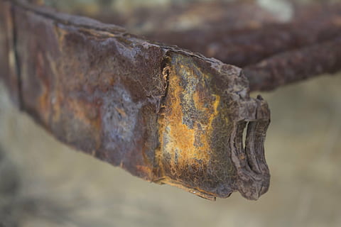 rust, metall, jern, Bar, korrosjon, rusten, nærbilde, fokusere på forgrunnen, ingen folk, gammel, forvitret, dag, strukturert, utendørs, natur, forverring, avslå, selektiv fokusering, arbeidsverktøy, løp ned, skadet, tre - materiale, bolt, ujevn, spiker, jern - metall, lichen, 4K, CC0, offentlig domene, opphavsrett gratis