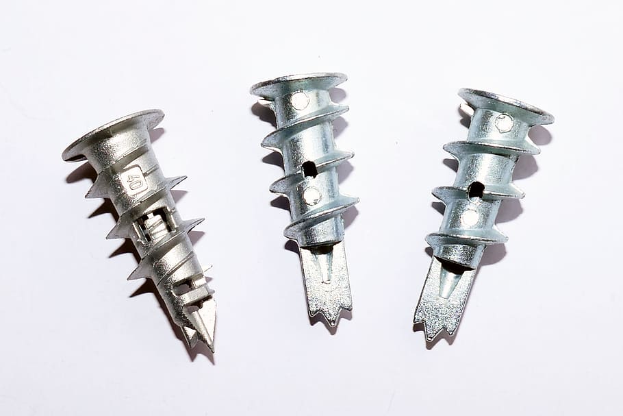 crua, endolls, edifici, endoll, indústria, taps en brut, cargol, construcció, materials, treballar, reparació, paret, casa, renovació, millora, reparació d’habitatges, interior, treballador, eina, acer, metall, primer pla, equipament, pern, macro, eina de treball, objectes / equips, cap gent, reflexió, tir de l'estudi, longitud completa, fons blanc, a l'interior, vista d’angle alt, natura morta, grup d'objectes, tres objectes, agut, variació, color negre, elecció, taula, color plata, 5K