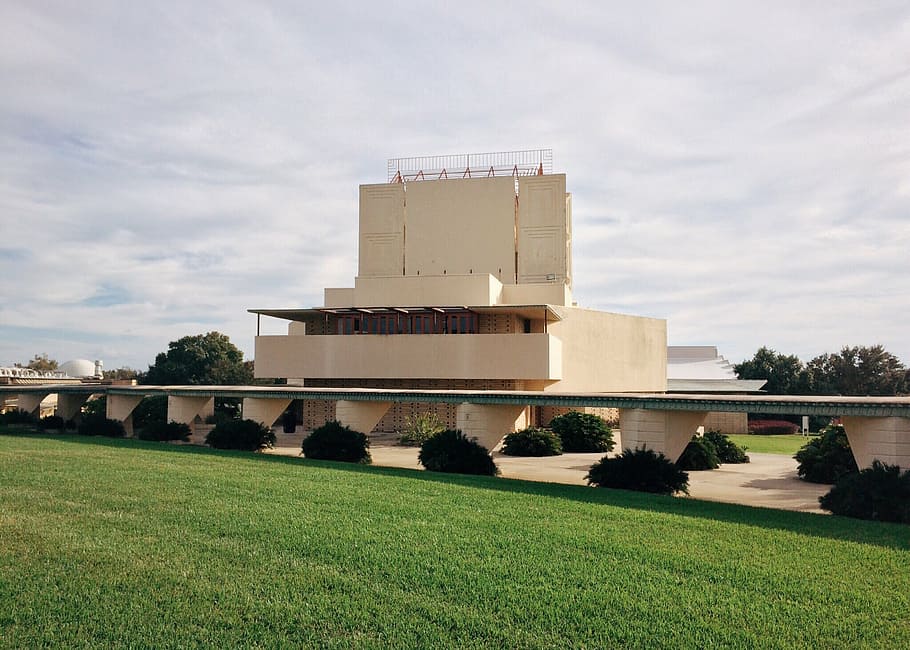 edifici, disseny, franc lloyd wright, arquitectura, modern, estructura construïda, planta, exterior de l'edifici, cel, naturalesa, herba, dia, a l'aire lliure, cap gent, indústria, núvol - cel, destinacions de viatge, ciutat, viatjar, color verd, negocis, fàbrica, arbre, cobertura, 2K