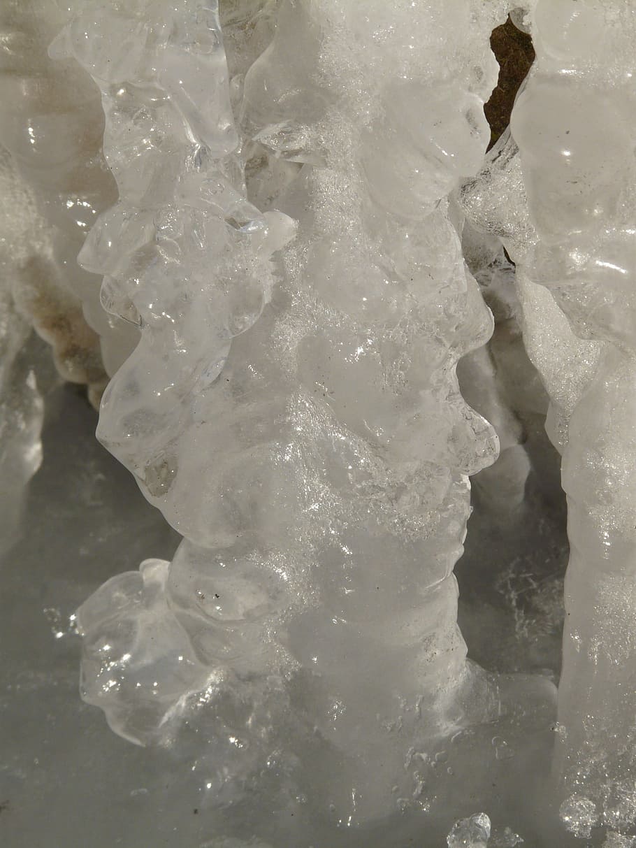 Eis, Winter, gefroren, Eiszapfen, kalt, auf gefroren, Wasser, keine Leute, Nahansicht, Lebensmittel, Tag, Natur, Vollbild, kalte Temperatur, Meer, Hintergründe, weiße Farbe, draußen, High Angle View, Detail, Schönheit in der Natur, Strand, Land, Mineral, schmelzen, 2K