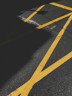 sort, beton, pavemen, untitled, skygge, form, mærkning, lys og skygge, by-, gadefotografering, bane, vej, gade, Taipei, taiwan, gitterlinie, gitter, trafik skilt, vejmærkning, skilt, symbol, transportmidler, asfalt, by, gul, høj vinkel visning, ingen mennesker, meddelelse, dag, sikkerhed, vejledning, dobbelt gul linje, udendørs, skillelinje, stribet, 4K, CC0, offentligt domæne, royaltyfrie