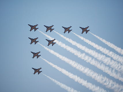 combattente, aria personale, Aquila Nera, volante, cielo, lavoro di squadra, veicolo aereo, cooperazione, aereo, in movimento, spettacolo aereo, modo di trasporto, mezzi di trasporto, nuvola - cielo, movimento, militare, scia di vapore, aereo da combattimento, velocità, Inquadratura dal basso, blu, nessuno, ordine, abilità, all'aperto, 1080P, CC0, dominio pubblico, privo di copyright