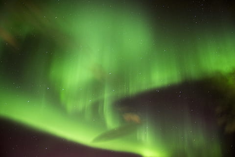 llums d’aurora, fotografia, aurora boreal, resum, blau, naturalesa, fons, nit, color verd, aurora polaris, il·luminat, bellesa a la natura, escenics - natura, espai, astronomia, cel, estrella - espai, cap gent, tranquil·litat, idíl·lic, misteri, fenomen natural, por, escena tranquil·la, vista d’angle baix, temperatura de fred, lluminositat, 5K, CC0, domini públic, lliure de regalies