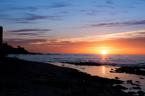 lichaam, water, gouden, uur, dageraad, wolken, hemel, zonsondergang, horizon, zee, ontwaken, output zon, dag, natuur, Spanje, Andalusië, strand, stilte, Malaga, morgen, zonsopgang landschap, calahonda, scenics - natuur, schoonheid in de natuur, land-, wolk - lucht, kalmte, rustige scène, Oranje kleur, horizon over water, idyllisch, geen mensen, zon, reflectie, buitenshuis, 4K, CC0, publiek domein, royaltyvrij