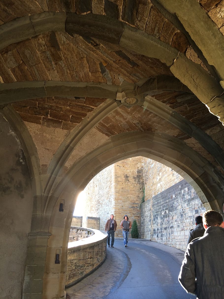 architettura, soffitto a volta, arco, cancello, portone, antico, Europa, Germania, medievale, castello, struttura costruita, uomini, stili di vita, persone reali, gruppo di persone, giorno, persone, donne, attività di svago, in casa, persone accessorie, adulto, la strada davanti, a piedi, direzione, lunghezza intera, soffitto, arcuato, 2K