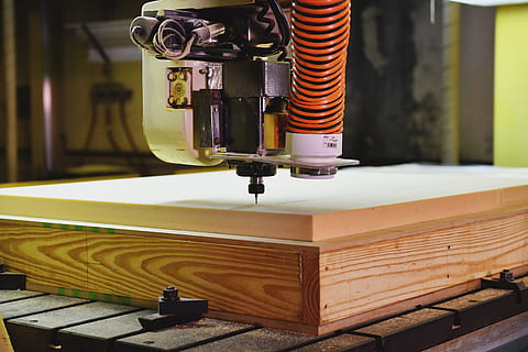 router, kern, fabricage, machine, snijdend, machinerie, uitrusting, industrie, fabricage-apparatuur, metaal, technologie, binnenshuis, fabriek, detailopname, geen mensen, naaimachine, onderdeel van de machine, textielindustrie, textiel, focus op de voorgrond, hout - materiaal, spoel, nauwkeurigheid, textielfabriek, elektrische apparatuur, 5K, CC0, publiek domein, royaltyvrij