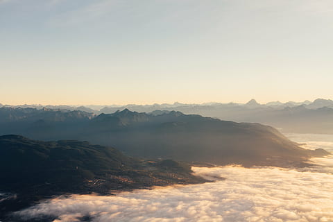Bergketten, wolkig, Himmel, Berge, Wolken, Landschaft, Bergspitze, oben, Gebirge, hoch, Berglandschaft, Sonnenlicht, draussen, Natur, Schönheit in der Natur, Ruhe, szenen, ruhige Szene, Nebel, keine Leute, Sonnenuntergang, draußen, Berg, Umgebung, Szenen - Natur, Morgen, wolke - himmel, Winter, kalte Temperatur, Schnee, Sonne, Sonnenaufgang - Morgendämmerung, Gipfel, 5K, CC0, gemeinfrei, lizenzfrei