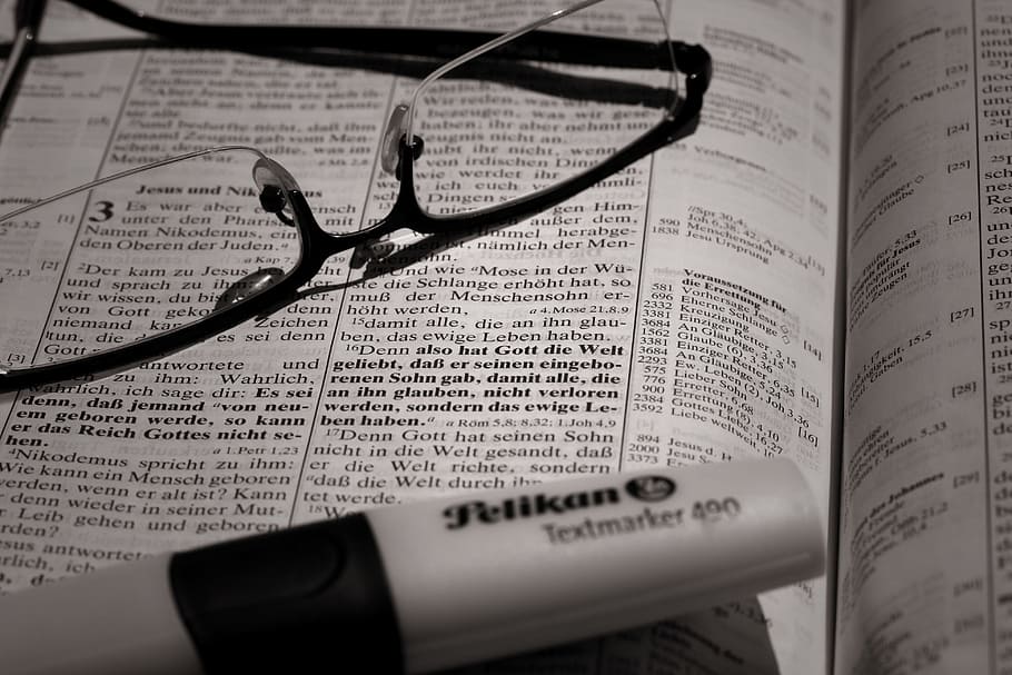 occhiali sul libro, Bibbia, imparare, studia, bicchieri, versetto, cristianesimo, pubblicazione, libro, nessuno, testo, carta, avvicinamento, occhiali, sceneggiatura occidentale, formazione scolastica, comunicazione, messa a fuoco selettiva, in casa, natura morta, Aperto, trasparente, assistenza sanitaria e medicina, vetro - materiale, fotogramma intero, 4K