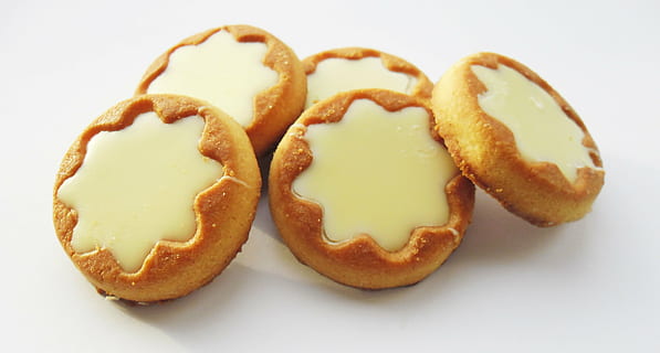 Kekse, Plätzchen, computerterm, Textdatei, Computercode, Werbung, Lebensmittel, Dessert, Snack, Gourmet, Gebäck, Essen und Trinken, weißer Hintergrund, Süßes Essen, keine Leute, gebacken, Frische, gestalten, drinnen, fertig für den Verzehr, Studioaufnahme, Stillleben, Nahansicht, Gruppe von Objekten, ungesunde Ernährung, Süss, ausgeschnitten, Frühstück, glasiertes Essen, 4K, CC0, gemeinfrei, lizenzfrei