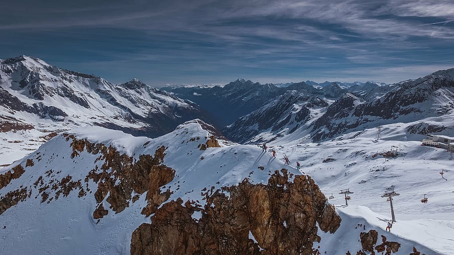 muntanya, cobert, neu, muntanya alta, núvol, cel, cim, cresta, paisatge, naturalesa, vall, hivern, núvols, cable, a l'aire lliure, viatjar, cim de muntanya, Alps europeus, escenics, gel, europa, temperatura de fred, escenics - natura, bellesa a la natura, Serra, muntanya nevada, medi ambient, escena tranquil·la, núvol - cel, tranquil·litat, majestuós, escena no urbana, dia, cap gent, 4K
