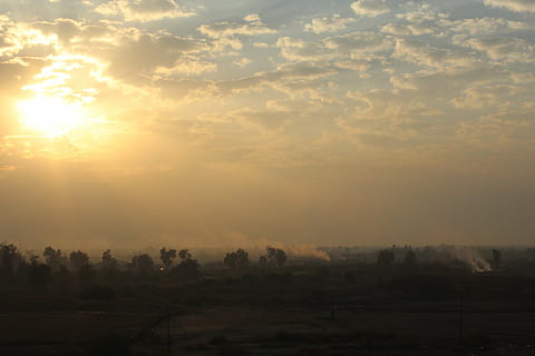 Sonnenuntergang, Sonne, Bäume, Himmel, Natur, Orange, Dämmerung, Prärie, Irak, Schönheit in der Natur, Ruhe, ruhige Szene, Szenen - Natur, Umgebung, wolke - himmel, Landschaft, keine Leute, Sonnenlicht, Baum, Nebel, Land, idyllisch, Nicht-städtische Szene, Pflanze, draußen, dunstig, 5K, CC0, gemeinfrei, lizenzfrei