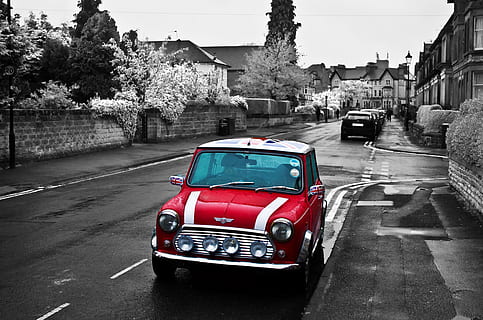 selectiv, fotografie color, roșu, parcat, latură, drum, culoare selectiva, mini cooper, pe marginea drumului, mașină, mini, dogar, simbol, Anglia, steag, oraș, negru, alb, fundal, transport, mijloc de transport, stradă, vehicul cu motor, vehiculul terestru, arhitectură, copac, exteriorul clădirii, construită, plantă, stil retro, zi, strada orașului, oameni apropiați, mașină de epocă, în aer liber, 4K, CC0, domeniu public, fără drepturi de autor