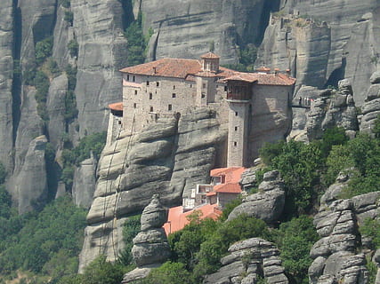 meteora, Kloster, Griechenland, Felsen, die Architektur, gebaute Struktur, Gebäudehülle, Gebäude, Tag, Berg, Natur, die Vergangenheit, Geschichte, solide, Rock, Reise, keine Leute, Reiseziele, Flachwinkelansicht, draußen, Rock - Objekt, Tourismus, Felsformation, Glauben, 2K, CC0, gemeinfrei, lizenzfrei