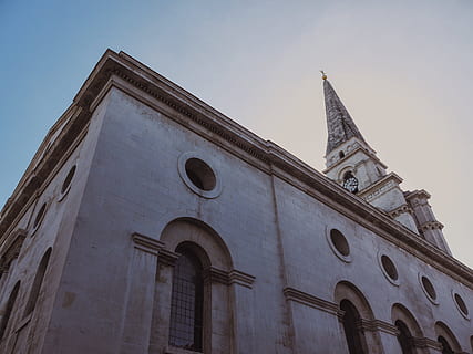 construção, estrutura, buraco, janela, catedral, Igreja, parede, exterior do edifício, visão de baixo ângulo, arquitetura, crença, religião, céu, local de culto, espiritualidade, estrutura construída, natureza, torre, história, o passado, dia, destinos de viagem, cidade, ninguém, pináculo, 4K, CC0, domínio público, royalty free