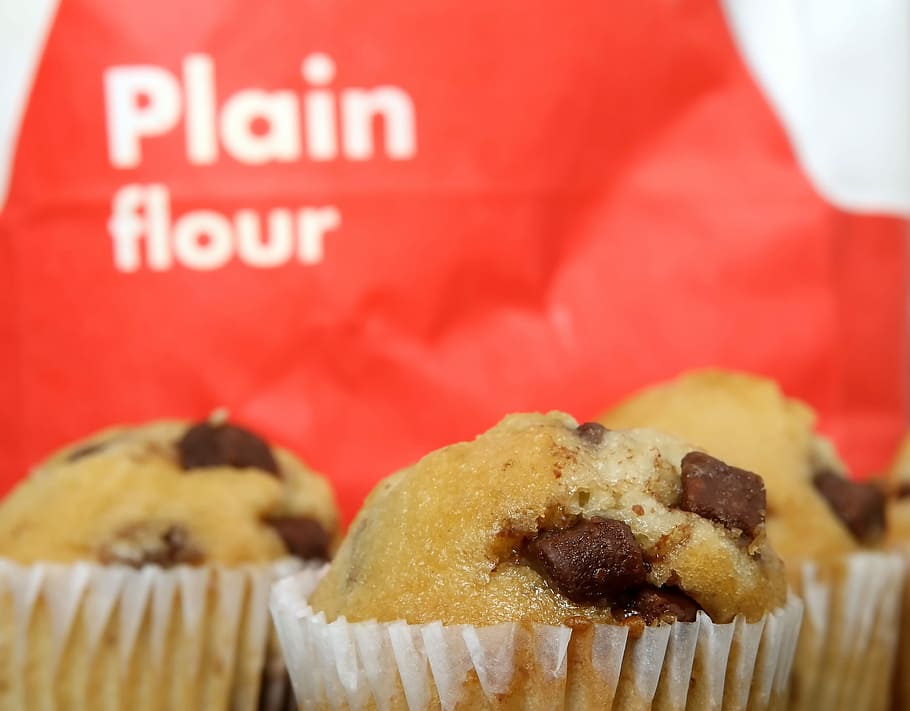 enfornar, fleca, cocció, pa, gran, esmorzar, mantega, pastís, xip, xocolata, cookie, blat de moro, muffin de blat de moro, molles, deliciós, dieta, fada, ràpid, greix, farina, menjar, fresc, vidre, daurat, salut, saludable, casa, mel, escombraries, cuina, fet, muffin, nutrició, obesitat, restaurant, berenar, sucre, dolç, gust, torrat, poc sa, blat, blanc, menjar i beguda, menjar dolç, postres, a l'interior, menjar poc saludable, indulgència, cupcake, primer pla, llest per menjar, frescor, al forn, temptació, natura morta, centrar-se en primer pla, cap gent, text, enfocament selectiu, titular de cupcake, 2K