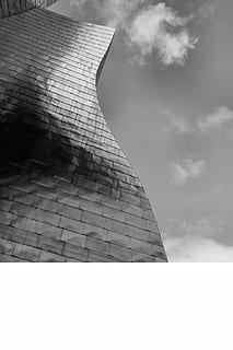 lav, vinkel billede, beton, bygning, arkitektur, infrastruktur, struktur, etablering, sort og hvid, monokrom, skyer, himmel, bygning udvendig, bygget struktur, urban scene, skyskraber, kontorbygning, lav vinkel visning, sky - himmel, dag, natur, høj - høj, ingen mennesker, udendørs, kontor, moderne, tårn, by, sollys, kontorbygning udvendig, rejsemål, murbygningsfunktion, 5K, CC0, offentligt domæne, royaltyfrie