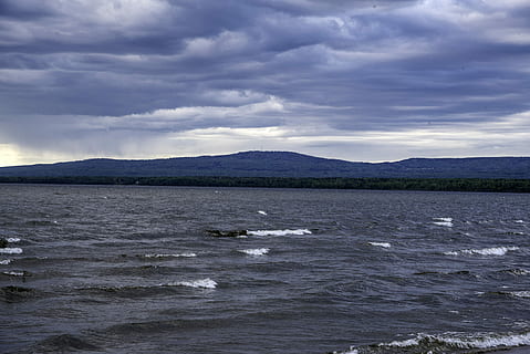 minder, landschap met slavenmeren, wolken, mindere slavenmeer, landschap, alberta, Canada, landschappen, publiek domein, water, golven, natuur, wolk - lucht, zee, Vakantiebestemmingen, hemel, meer, blauw, geen mensen, berg-, scenics - natuur, dag, land-, schoonheid in de natuur, bergketen, buitenshuis, strand, beweging, milieu, nautisch schip, dier, gewerveld, 5K, CC0, publiek domein, royaltyvrij