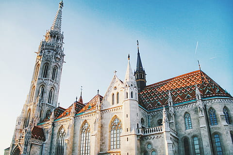 hvid, katedral, dagtimerne, buer, arkitektur, bygning, kirke, kryds, kultur, dagslys, berømt, historisk bygning, milepæl, udendørs, tag, himmel, turisme, tårn, by-, vinduer, bygget struktur, bygning udvendig, rejsemål, by, lav vinkel visning, skyfri himmel, fortiden, historie, natur, ingen mennesker, rejse, sted for tilbedelse, religion, dag, gotisk stil, Spir, udsmykkede, regering, 4K, CC0, offentligt domæne, royaltyfrie