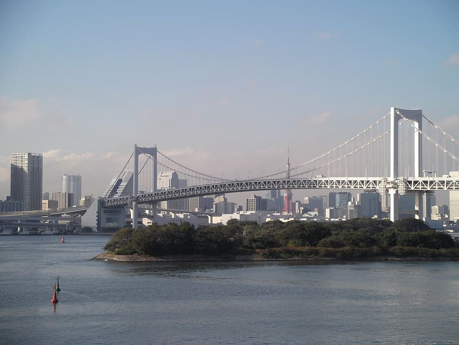 Brücke, Tokyo, gebaute Struktur, die Architektur, Transport, Himmel, Wasser, Brücke - künstliche Struktur, Verbindung, Hängebrücke, Ingenieurwesen, Reiseziele, Fluss, Natur, Reise, Stadt, Ufergegend, Gebäudehülle, Tourismus, Bucht, draußen, Stadtbild, Bürogebäude außen, Wolkenkratzer, 4K