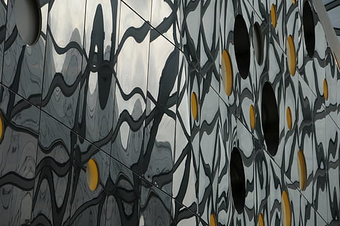 Fasad, byggnad, trianglar, cirkel, reflektioner, spegling, urban, arkitektur, frankfurt, modern, full ram, bakgrunder, väggbyggande funktion, mönster, inget folk, byggd struktur, design, kreativitet, närbild, konst och hantverk, svart färg, dag, panorama-, multi färgad, inomhus, textil-, texturerad, abstrakt, blommönster, 4K, CC0, offentligt domän, royaltyfria