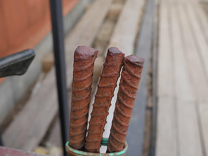fittings, byggestart, installationsramme, konstruktion, tyk tråd, fokus på forgrunden, rusten, metal, tæt på, dag, træ - materiale, Brun, ingen mennesker, stilleben, sødt mad, udendørs, mad, høj vinkel visning, mad og drikke, usund spisning, sød, stang, forvitret, nedgang, Isvaffel, fristelse, 5K, CC0, offentligt domæne, royaltyfrie