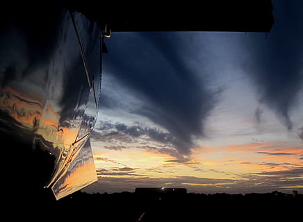 dunkler Himmel, Sonnenuntergang, Dämmerung, Flügel, Horizont, Licht, Flugzeug, Himmel, wolke - himmel, Silhouette, Natur, die Architektur, orange Farbe, gebaute Struktur, Dramatischer Himmel, keine Leute, Gebäudehülle, Szenen - Natur, Stadt, draußen, Schönheit in der Natur, Sonne, Transport, Flachwinkelansicht, Ruhe, Gebäude, 1080P, CC0, gemeinfrei, lizenzfrei