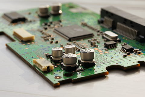 circuit vert, planche, circuit imprimé, ordinateur, électronique, joint de soudure, La technologie, circuits, trace, ingénierie électrique, information, Les données, traitement de l'information, l'informatique, carte mère, ligne, numérique, Matériel, microprocesseur, puce, planche de montage, il, fermer, partie informatique, Industrie électronique, équipement, macro, industrie, personne, à l'intérieur, puce informatique, lien, se concentrer sur le premier plan, complexité, vue grand angle, équipement informatique, couleur verte, prise de vue en studio, grand groupe d'objets, mise au point sélective, composant électrique, équipement électrique, 4K, CC0, domaine public, libre de droits