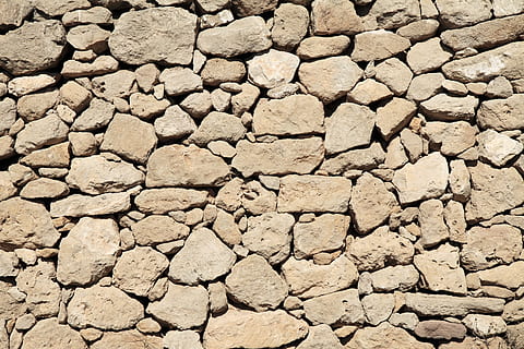 foto de primer pla, beix, roques, arquitectura, teló de fons, fons, construcció, vell, patró, peces, rock, aspre, formes, sòlid, pedra, estructura, superfície, textura, paret, esquerdat, sequera, sec, clima àrid, terra, naturalesa, desert, brutícia, marró, clima, calor - temperatura, argila, fang, cap gent, efecte texturat, marc complet, dia, medi ambient, escenics - natura, vista d’angle alt, camp, estèril, a l'aire lliure, 4K, CC0, domini públic, lliure de regalies
