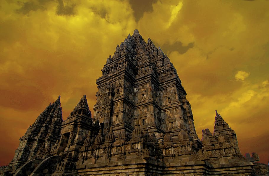 vista d’angle baix, beix, concret, catedral, temple, prambanan, java, indonèsia, religió, arquitectura, núvol - cel, destinacions de viatge, cel, lloc de culte, història, estructura construïda, posta de sol, espiritualitat, creença, el passat, exterior de l'edifici, edifici, antic, naturalesa, cap gent, a l'aire lliure, civilització antiga, ornamentat, arqueologia, 2K