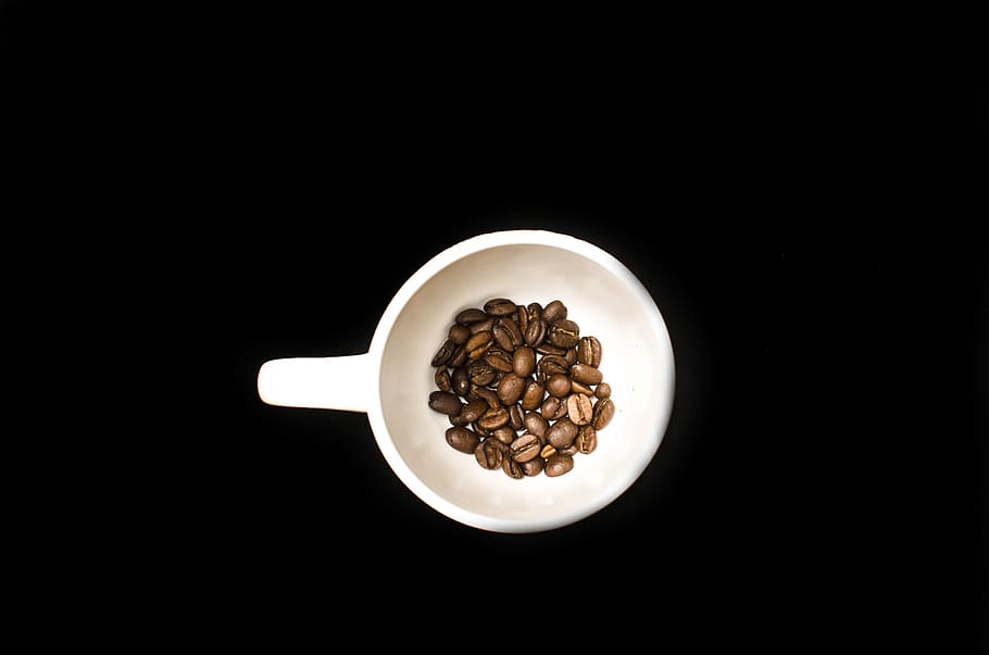bønner, kop, mørk, Brun, sort, tæt på, kaffebønner, kaffekop, korn, porcelæn, hvid, mad og drikke, sort baggrund, studio skud, mad, indendørs, velvære, friskhed, stilleben, sund kost, direkte over, kopiere plads, ingen mennesker, skåret ud, kaffe - drikke, krus, kaffe, drikke, morgenmad, 5K