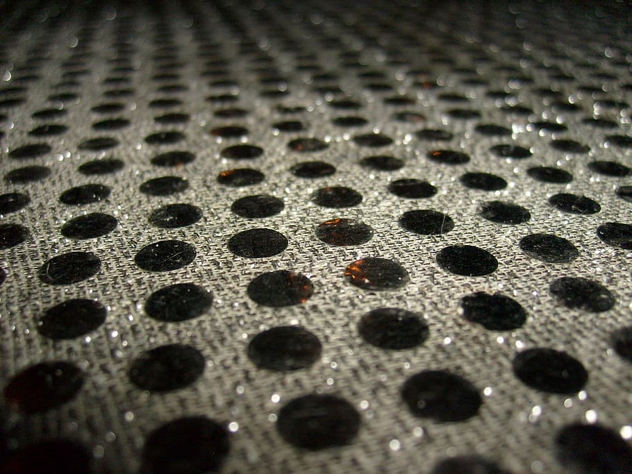 Muster, Punkte, Löcher, Kreise, Metall, Perspektive, Reihen, Textur, Loch, Hintergründe, Vollbild, selektiver Fokus, texturiert, Nahansicht, gestalten, Kreis, keine Leute, Geometrische Figur, Design, in einer Reihe, drinnen, Wiederholung, Blech, beschmutzt, extreme Nahaufnahme, Legierung, stehlen, silberfarben, 1080P