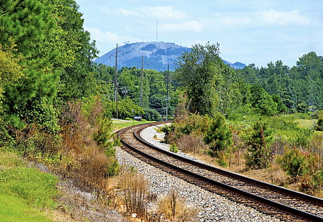 Eisenbahn, Transit, Schiene, Zug, Spur, Reise, Transport, Landschaft, Steinberg, Atlanta, Schienenverkehr, Bahngleis, Pflanze, Baum, Himmel, Natur, Wachstum, Berg, grüne Farbe, Schönheit in der Natur, keine Leute, Tag, wolke - himmel, Nicht-städtische Szene, Szenen - Natur, Land, Transportmittel, ruhige Szene, draußen, 4K, CC0, gemeinfrei, lizenzfrei