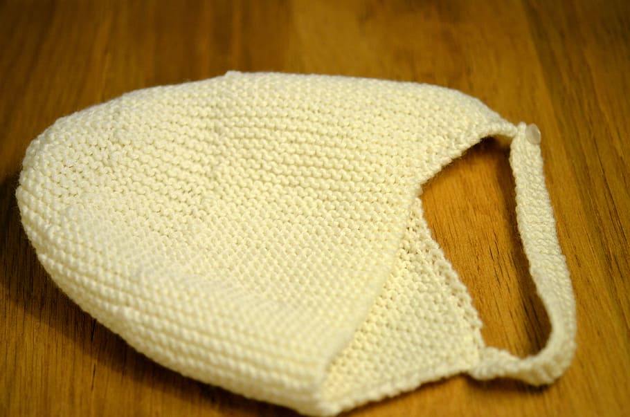 barret, llana, artesania, Teixir, casolà, agulla, tapa, material de fusta, cap gent, a l'interior, sol objecte, primer pla, textura, tèxtil, senzillesa, fusta, tir de l'estudi, roba, Color blanc, natura morta, sòls, objectes fets per l’home, fet per l'home, relaxació, patró, groc, gra de fusta, efecte texturat, 4K