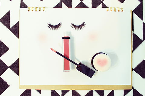 falsk, øjenvipper, makeup kits, papir, falske øjenvipper, makeup, kits, studio skud, indendørs, ingen mennesker, tæt på, dag, stilleben, direkte over, børste, pensel, høj vinkel visning, valg, bord, variation, gruppe af objekter, hvid farve, Kunst og håndværk, kreativitet, sort farve, mønster, hvid baggrund, 1080P, CC0, offentligt domæne, royaltyfrie