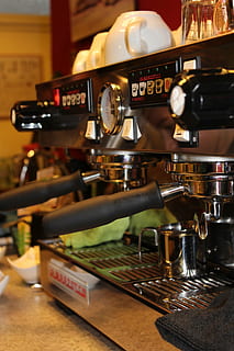 ceai, espresso, cafea, cafetiera, mancare si bautura, cafenea, băutură, în interior, ceașcă, aparat, cafea - băutură, gustare, Afaceri, mașini, espresso maker, nici o persoana, să se concentreze asupra primelor elemente, metal, restaurant, Barista, halbă, bar counter, 5K, CC0, domeniu public, fără drepturi de autor