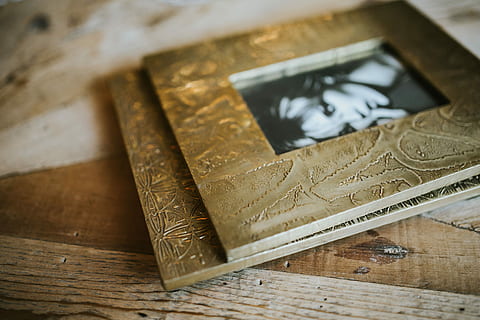 photo frame, decorative, paper, table, Golden, gold, decoration, frame, photo, wood - Material, old, old-fashioned, history, close-up, indoors, no people, photograph, high angle view, wealth, selective focus, finance, still life, business, currency, antique, craft, communication, work tool, savings, focus on foreground, expense, 4K