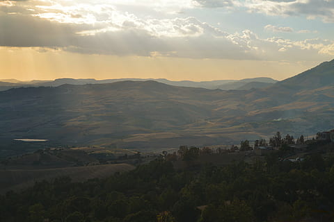 mountain, cloudy, sky, daytime, sunlight, reflecting, forest, noon, time, sunbeams, landscape, fields, hills, valleys, mountains, nature, outdoors, clouds, sunshine, sunset, no people, scenics, tranquility, cityscape, beauty in nature, scenics - nature, tranquil scene, cloud - sky, environment, plant, non-urban scene, mountain range, tree, idyllic, sun, land, 4K, CC0, public domain, royalty free