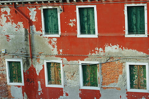 facade, decadent, building, old, architecture, worn, old building, window, house, building Exterior, cultures, built structure, no people, red, day, weathered, wall - building feature, residential district, outdoors, full frame, backgrounds, abandoned, peeling off, door, entrance, deterioration, 1080P, CC0, public domain, royalty free