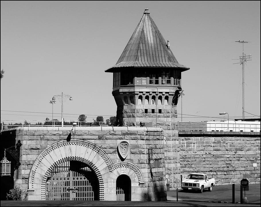 Gefängnis, Tor, Gebäude, die Architektur, Schwarz-Weiss, Schwarz und weiß, einfarbig, Geschichte, gebaute Struktur, Gebäudehülle, Reise, Reiseziele, Himmel, Transport, Transportmittel, Natur, Tag, klarer Himmel, Turm, Bogen, keine Leute, Kraftfahrzeug, draußen, Stadt, die Vergangenheit, Auto, Uhr, 1080P