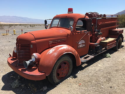 automàtic, cotxe antic, oldtimer, històricament, vehicle, americà, foc, manera de transport, transport, vehicle terrestre, dia, llum solar, naturalesa, terra, cel, vermell, vell, automòbil, abandonat, a l'aire lliure, camió, assolellat, estacionari, viatjar, obsoleta, muntanya, 4K, CC0, domini públic, lliure de regalies