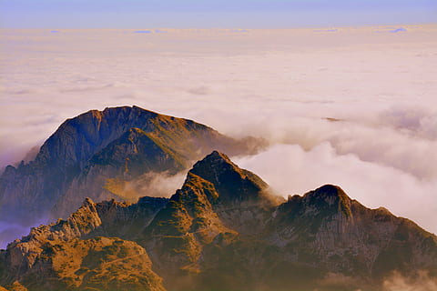 muntanyes, núvols, cel, paisatge, tapes, Itàlia, carega, escenics - natura, muntanya, bellesa a la natura, medi ambient, núvol - cel, terra, naturalesa, rock, rock - object, Serra, sòlid, cap gent, geologia, a l'aire lliure, cim de muntanya, tranquil·litat, destinacions de viatge, viatjar, 5K, CC0, domini públic, lliure de regalies