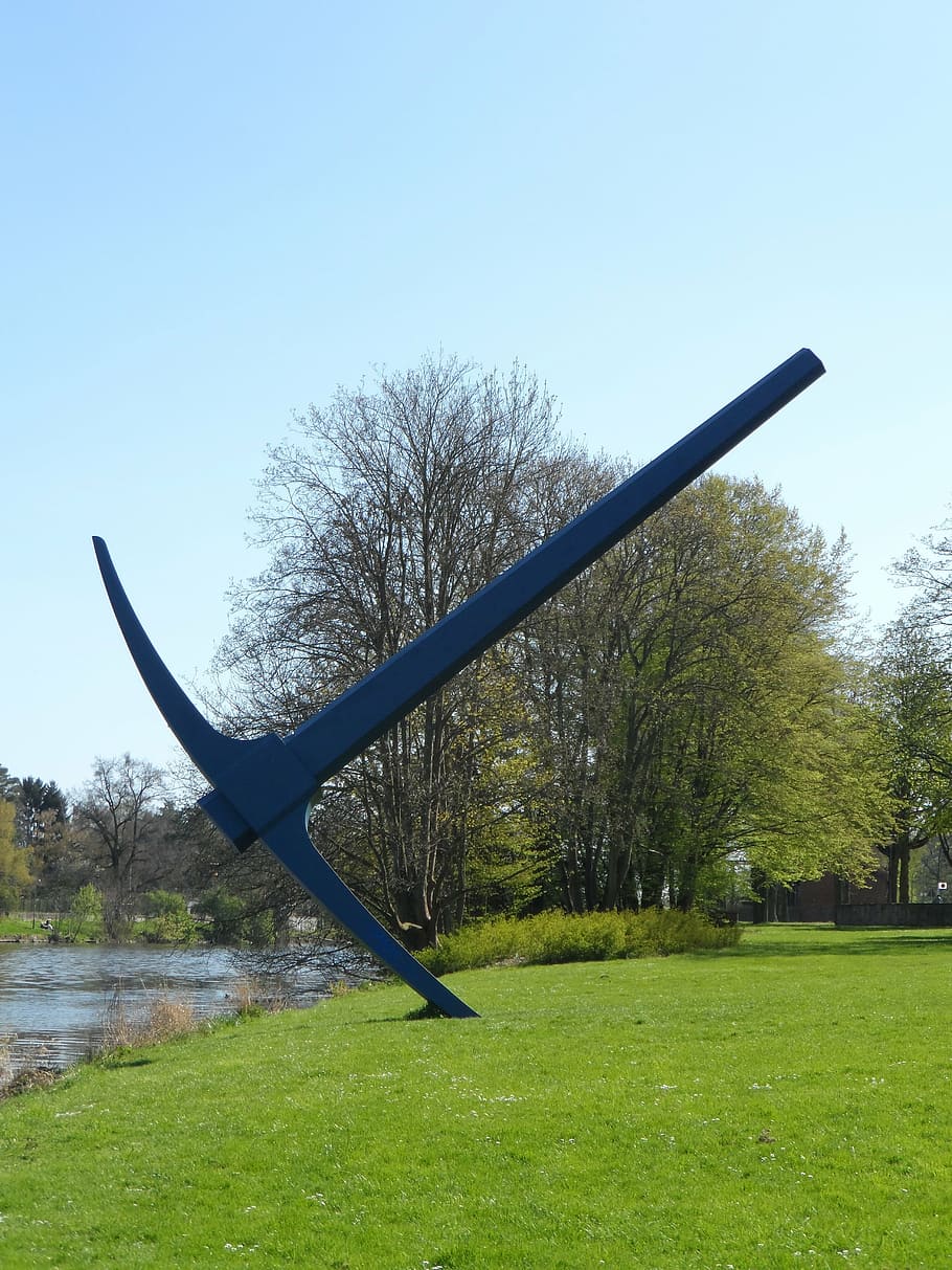 piqueta, escultura, documenta, Kassel, costa fulda, riu, prat, plàstic, obra d'art, assignatura, paisatge, banc, sorpresa, oldenburg, artistes, objecte d’art, blau, potent, enorme, gran, morts, fora de l'art, ferro, ampliació, increïble, modern, planta, cel, arbre, naturalesa, herba, cel clar, cap gent, dia, camp, terra, tranquil·litat, escena tranquil·la, a l'aire lliure, creixement, color verd, escena no urbana, bellesa a la natura, escenics - natura, 4K