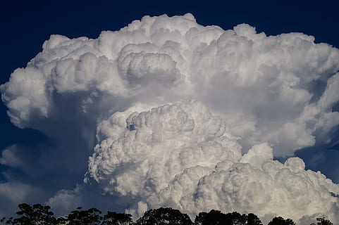 weiße dicke Wolke, Cumulus Nimbus, Wolke, Weiß, groß, dramatisch, Wetter, Himmel, Australien, Sturm, Gewitter, wolke - himmel, Wolkengebilde, keine Leute, Natur, Schönheit in der Natur, Umgebung, cumulonimbus, draußen, Hintergründe, Sturmwolke, Ruhe, Dramatischer Himmel, Szenen - Natur, flauschige, weiße Farbe, bedrohlich, Weichheit, Kraft in der Natur, 2K, CC0, gemeinfrei, lizenzfrei