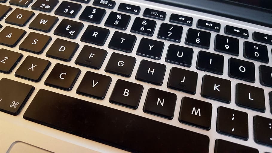 macbook, tastatur, bærbar computer, bærbar, computer, teknologi, nøgler, sangtekster, mac, computing, computer tastatur, computer nøgle, trådløs teknologi, meddelelse, computerudstyr, forbindelse, computer del, brev, alfabet, tekst, tæt på, bærbar informationsenhed, ingen mennesker, indendørs, internet, computer netværk, computer kriminalitet, 5K