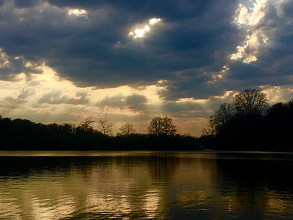 lake, clouds, sunlight, rays, reflection, evening, nature, sky, outdoor, water, cloud - sky, tree, beauty in nature, scenics - nature, tranquility, tranquil scene, plant, sunset, no people, waterfront, idyllic, silhouette, non-urban scene, outdoors, 2K, CC0, public domain, royalty free