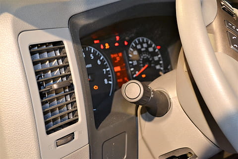 Tachometer, Instrumententafel, Auto, suv, Klimaanlage, entlüften, Lenkrad, Spur, Verschiebung, Transport, Getriebe, Fahrzeug, Schnittstelle, Geschwindigkeitsmesser, Steuerung, Automobil, Messung, Indikator, Leistung, panel, Geschwindigkeit, Ausrüstung, Instrument, Beige, bräunen, Innere, Technologie, Flugzeug, Luftfahrzeug, Schalttafel, Transportmittel, Fahrzeuginnenraum, Cockpit, Reise, Nahansicht, Geschäft, Druckknopf, drinnen, Reichtum, Menschen, Luxus, Luft-und Raumfahrtindustrie, silberfarben, Tastenfeld, 2K, CC0, gemeinfrei, lizenzfrei